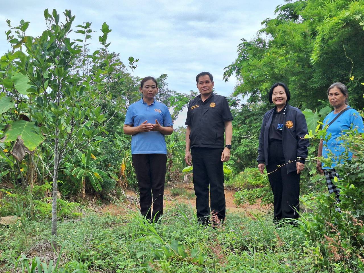 title - ผู้ตรวจราชการ ส.ป.ก. ลงพื้นที่จังหวัดขอนแก่น ประชุมติดตามความก้าวหน้าผลการดำเนินงาน พร้อมตรวจเยี่ยมให้กำลังใจกลุ่มวิสาหกิจชุมชนสมุนไพรไผ่คำ 39 